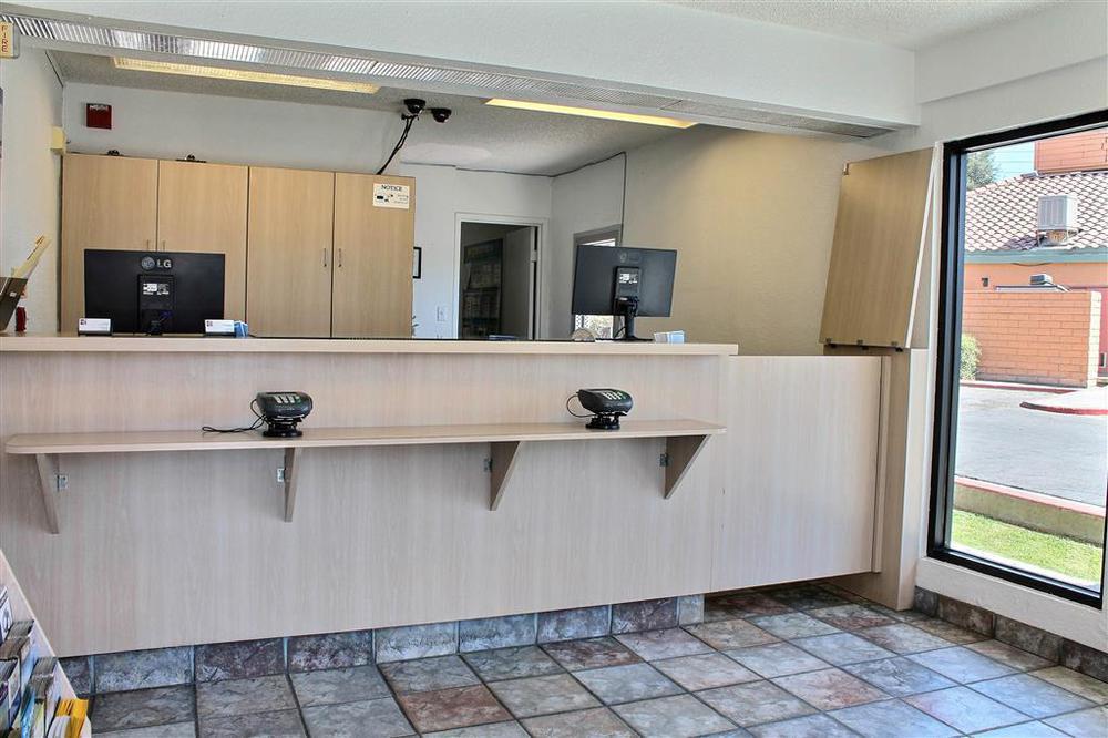 Motel 6-Bakersfield, Ca - Convention Center Интерьер фото
