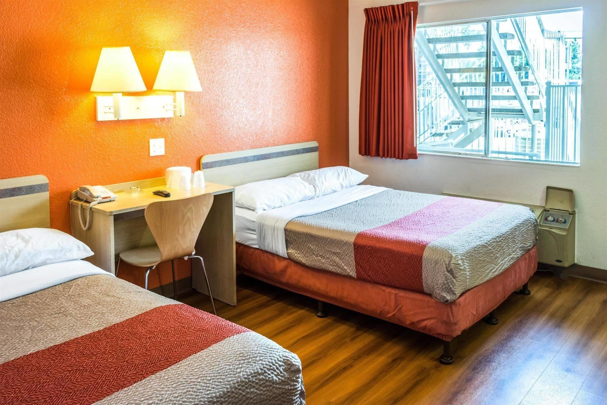 Motel 6-Bakersfield, Ca - Convention Center Экстерьер фото