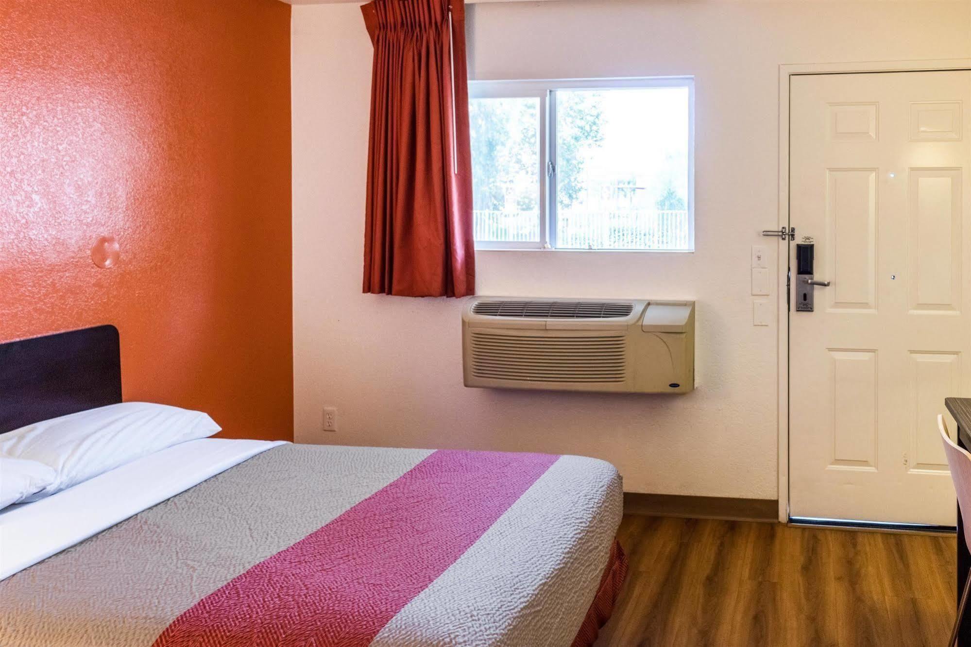 Motel 6-Bakersfield, Ca - Convention Center Экстерьер фото