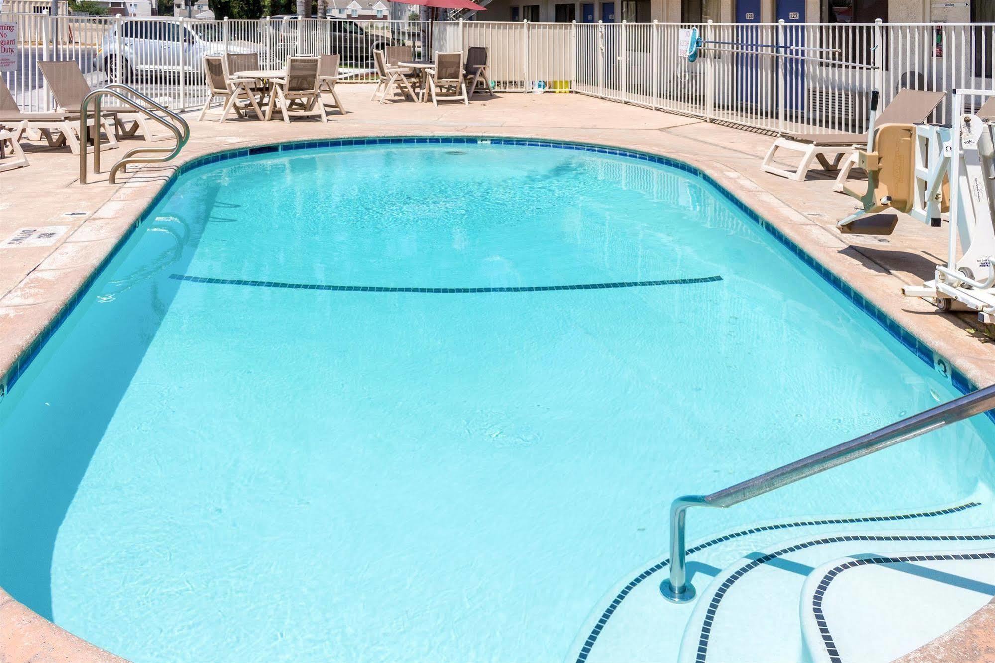 Motel 6-Bakersfield, Ca - Convention Center Экстерьер фото