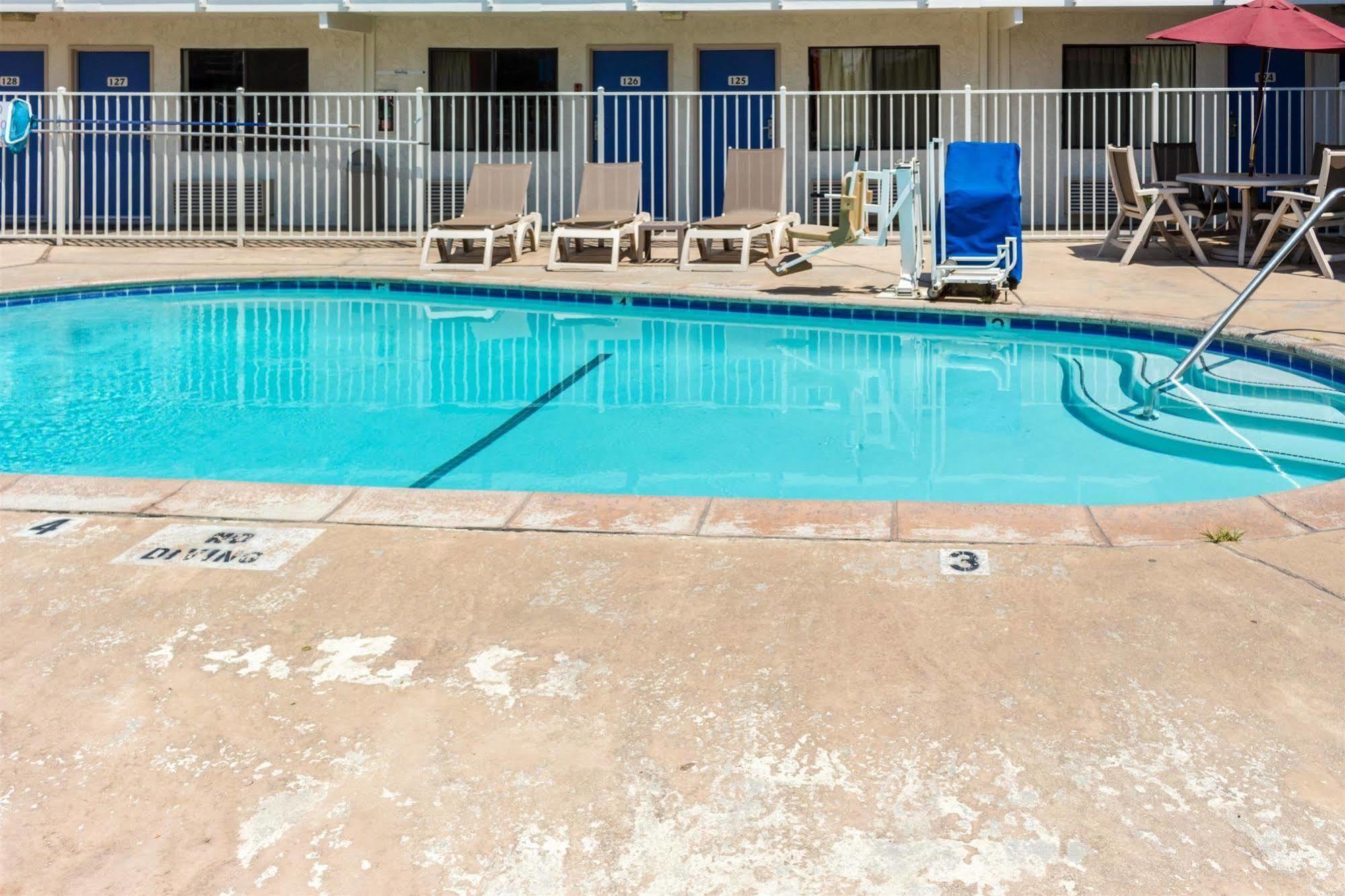 Motel 6-Bakersfield, Ca - Convention Center Экстерьер фото