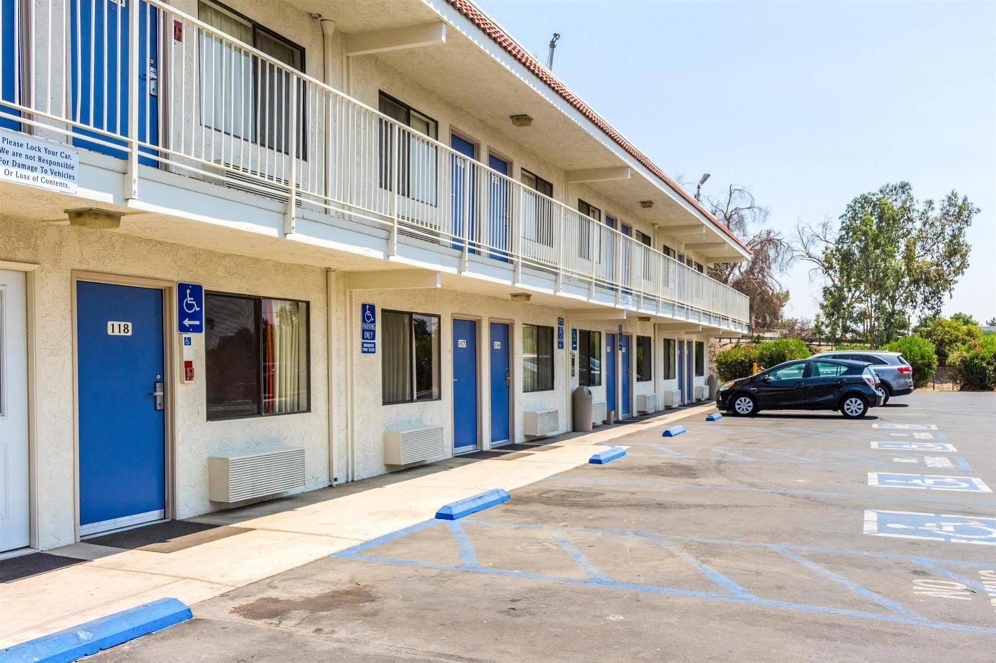 Motel 6-Bakersfield, Ca - Convention Center Экстерьер фото